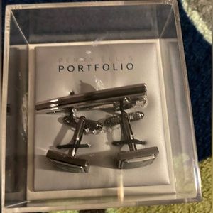 Perry Ellis stainless steel tie clip and cuff links